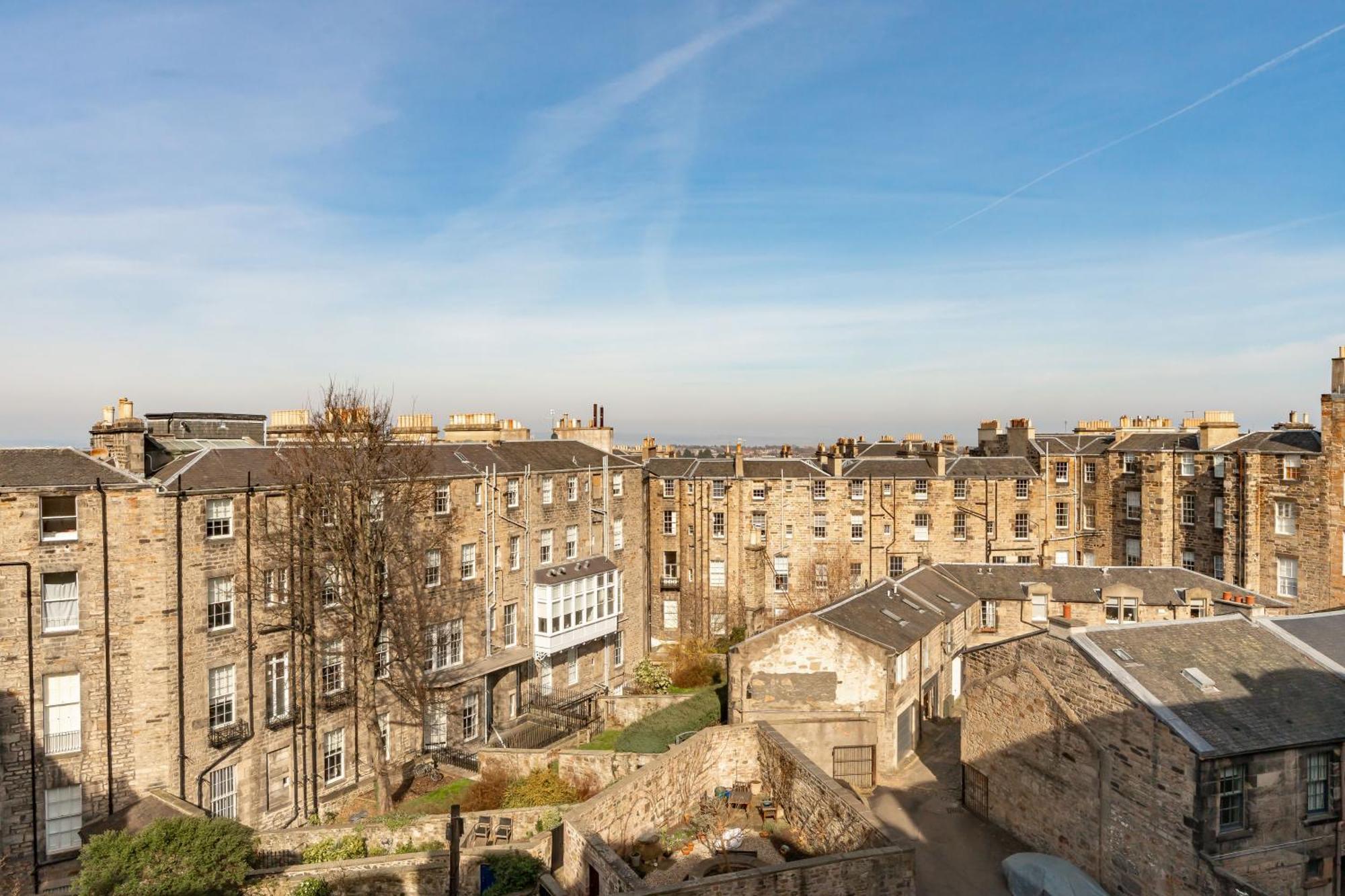 Dragon Suites Luxury Apartments At 9 Albyn Place Edimburgo Esterno foto