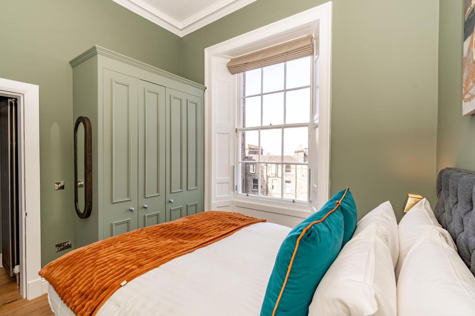 Dragon Suites Luxury Apartments At 9 Albyn Place Edimburgo Esterno foto