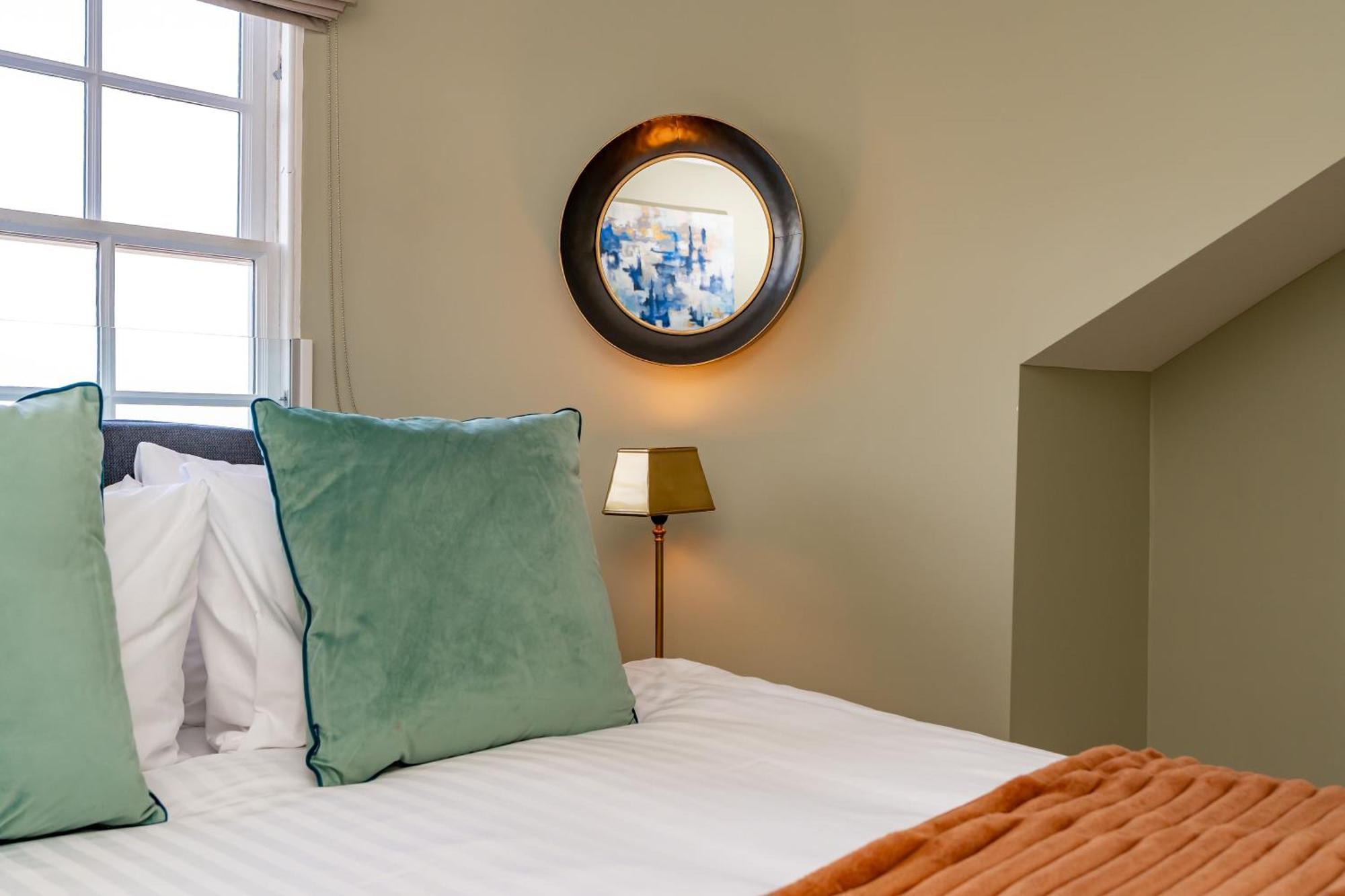 Dragon Suites Luxury Apartments At 9 Albyn Place Edimburgo Esterno foto